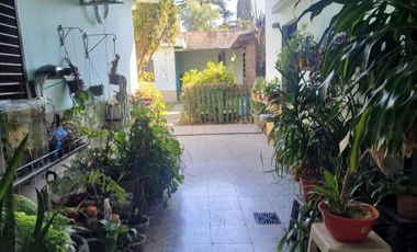 Casa en venta - 3 Dormitorios 2 Baños - Quilmes