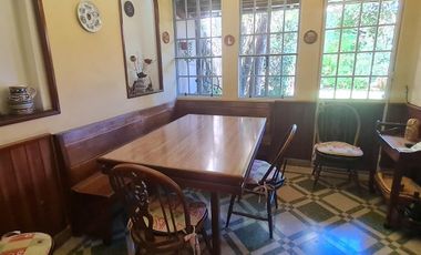 Casa estilo ingles en impecable estado 3 dormitorios, play, escritorio, jardín y cochera-En Venta