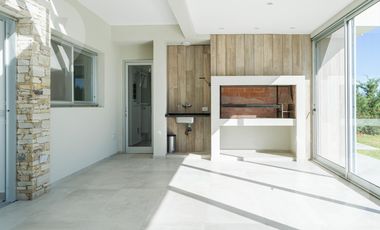 Casa en alquiler - Barrio Terralagos, Canning