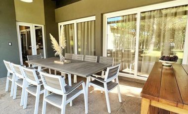 Espectacular casa en Bo Residencial I - Costa Esmeralda