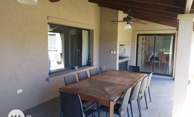 Casa 5 Dormitorios con parque y pileta - San Marino - Funes | Venta