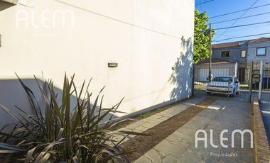 Casa tipo dúplex en venta en Banfield Oeste