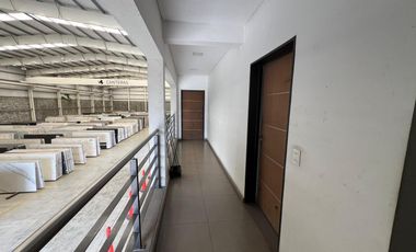 Depósito con showroom sobre Panamericana km 27 El Talar