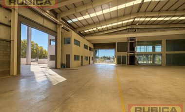 Depósito con showroom sobre Panamericana km 27 El Talar