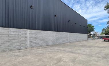 Depósito con showroom sobre Panamericana km 27 El Talar