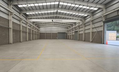 Depósito con showroom sobre Panamericana km 27 El Talar