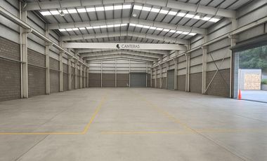 Depósito con showroom sobre Panamericana km 27 El Talar