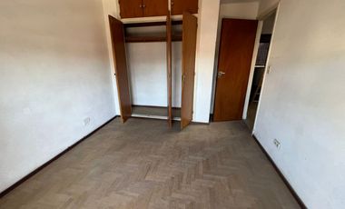 Chalet 3 ambientes con cochera en Chile y Moreno