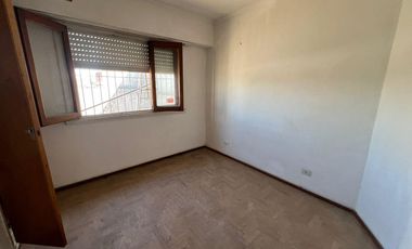 Chalet 3 ambientes con cochera en Chile y Moreno