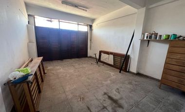 Chalet 3 ambientes con cochera en Chile y Moreno