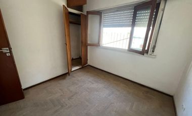 Chalet 3 ambientes con cochera en Chile y Moreno