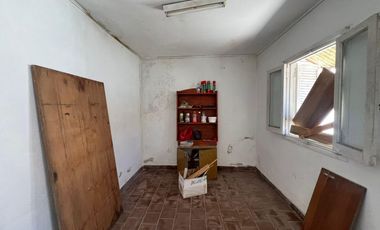 Chalet 3 ambientes con cochera en Chile y Moreno