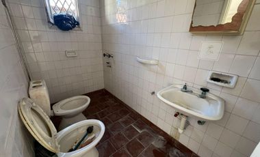 Chalet 3 ambientes con cochera en Chile y Moreno