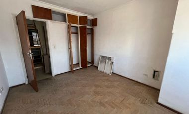 Chalet 3 ambientes con cochera en Chile y Moreno