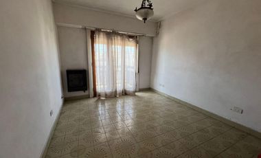 Chalet 3 ambientes con cochera en Chile y Moreno