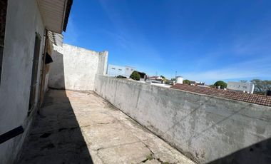 Chalet 3 ambientes con cochera en Chile y Moreno