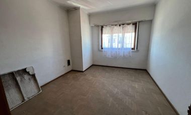 Chalet 3 ambientes con cochera en Chile y Moreno