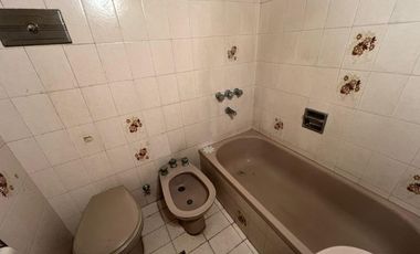 Chalet 3 ambientes con cochera en Chile y Moreno