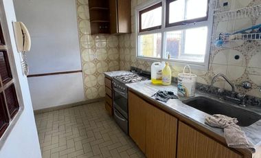 Chalet 3 ambientes con cochera en Chile y Moreno