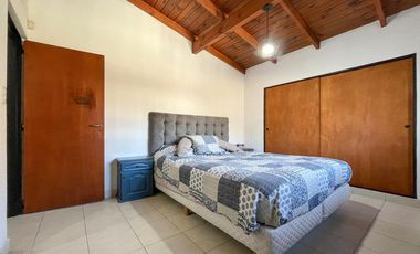 VENTA/PERMUTA- Casa - 2 dormitorios con patio y piscina - Granadero Baigorria