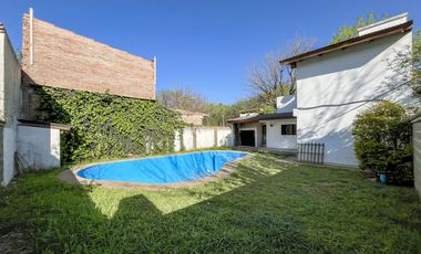 VENTA/PERMUTA- Casa - 2 dormitorios con patio y piscina - Granadero Baigorria