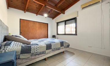 VENTA/PERMUTA- Casa - 2 dormitorios con patio y piscina - Granadero Baigorria