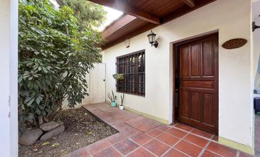 VENTA/PERMUTA- Casa - 2 dormitorios con patio y piscina - Granadero Baigorria