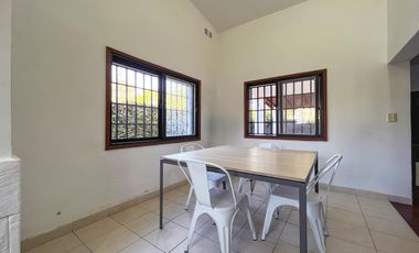 VENTA/PERMUTA- Casa - 2 dormitorios con patio y piscina - Granadero Baigorria
