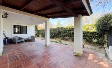 VENTA/PERMUTA- Casa - 2 dormitorios con patio y piscina - Granadero Baigorria