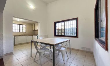 VENTA/PERMUTA- Casa - 2 dormitorios con patio y piscina - Granadero Baigorria