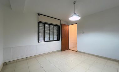 VENTA/PERMUTA- Casa - 2 dormitorios con patio y piscina - Granadero Baigorria