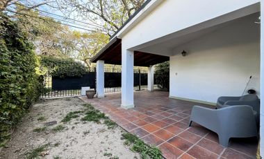 VENTA/PERMUTA- Casa - 2 dormitorios con patio y piscina - Granadero Baigorria