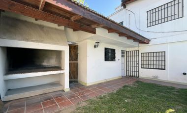 VENTA/PERMUTA- Casa - 2 dormitorios con patio y piscina - Granadero Baigorria
