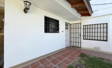 VENTA/PERMUTA- Casa - 2 dormitorios con patio y piscina - Granadero Baigorria