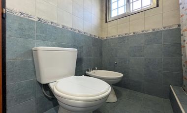 VENTA/PERMUTA- Casa - 2 dormitorios con patio y piscina - Granadero Baigorria