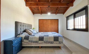 VENTA/PERMUTA- Casa - 2 dormitorios con patio y piscina - Granadero Baigorria