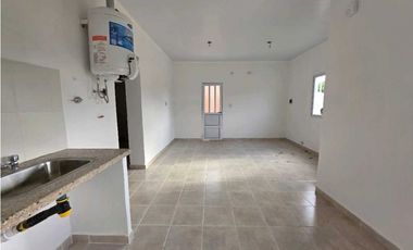 Vendo Casa Con Dos Dormitorios en Caseros, Entre Ríos.