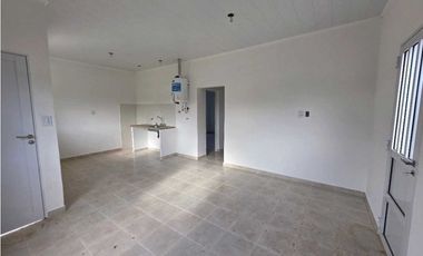 Vendo Casa Con Dos Dormitorios en Caseros, Entre Ríos.