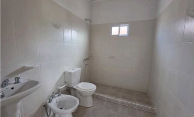 Vendo Casa Con Dos Dormitorios en Caseros, Entre Ríos.