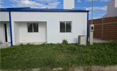 Vendo Casa Con Dos Dormitorios en Caseros, Entre Ríos.