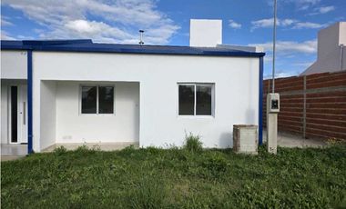 Vendo Casa Con Dos Dormitorios en Caseros, Entre Ríos.