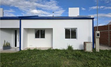 Vendo Casa Con Dos Dormitorios en Caseros, Entre Ríos.