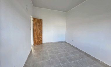 Vendo Casa Con Dos Dormitorios en Caseros, Entre Ríos.