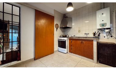 Se vende hermosa casa en calle Yrigoyen.