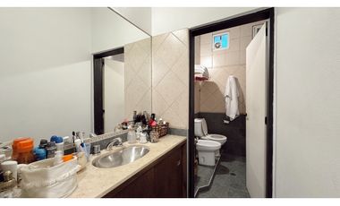 Se vende hermosa casa en calle Yrigoyen.