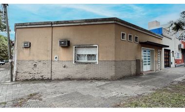 Se vende hermosa casa en calle Yrigoyen.