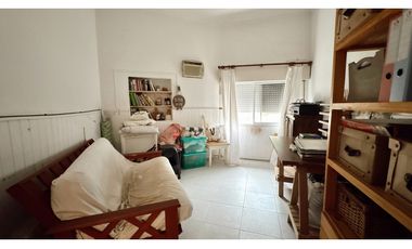 Se vende hermosa casa en calle Yrigoyen.