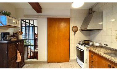 Se vende hermosa casa en calle Yrigoyen.