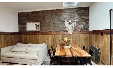 Se vende hermosa casa en calle Yrigoyen.