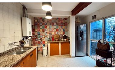 Se vende hermosa casa en calle Yrigoyen.